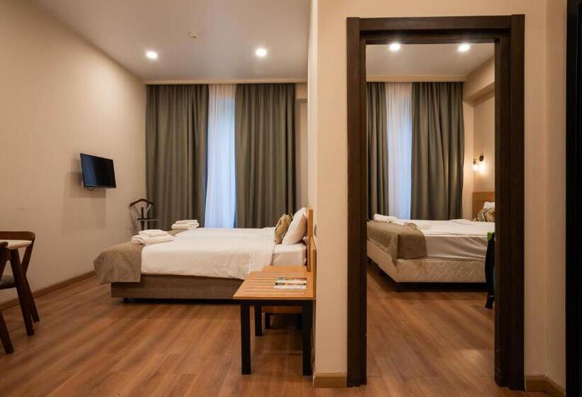 اتاق خانوادگی, Bakuriani Inn