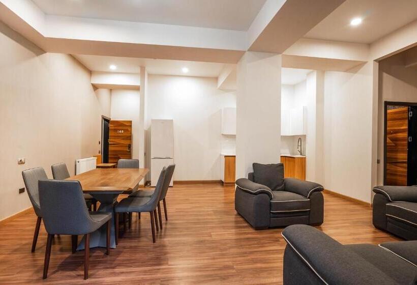 سوئیت 2 خوابه, Bakuriani Inn