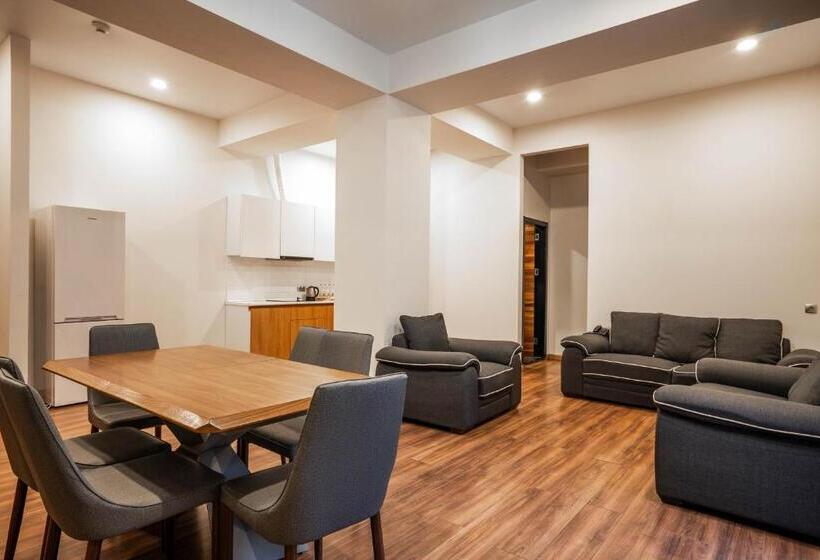 سوئیت 2 خوابه, Bakuriani Inn