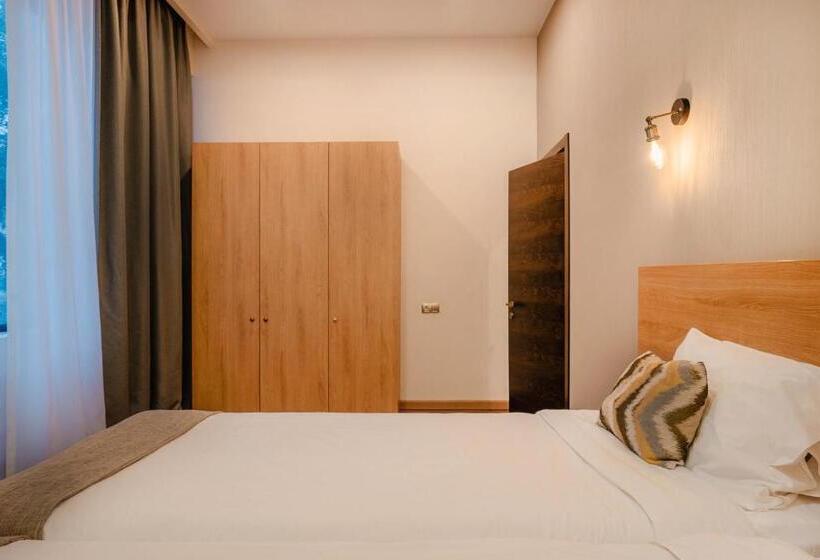 سوئیت 2 خوابه, Bakuriani Inn