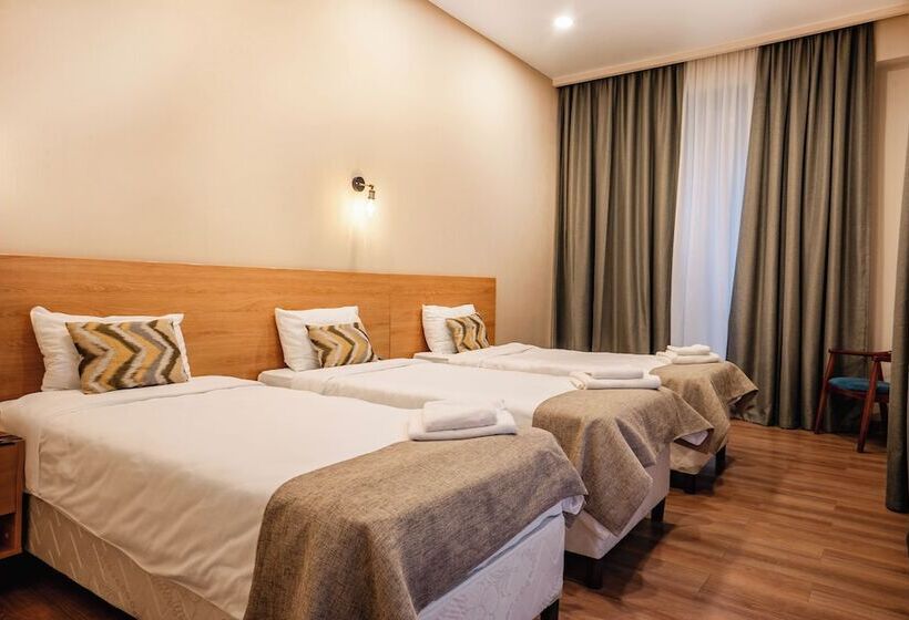 اتاق استاندارد سه نفره, Bakuriani Inn