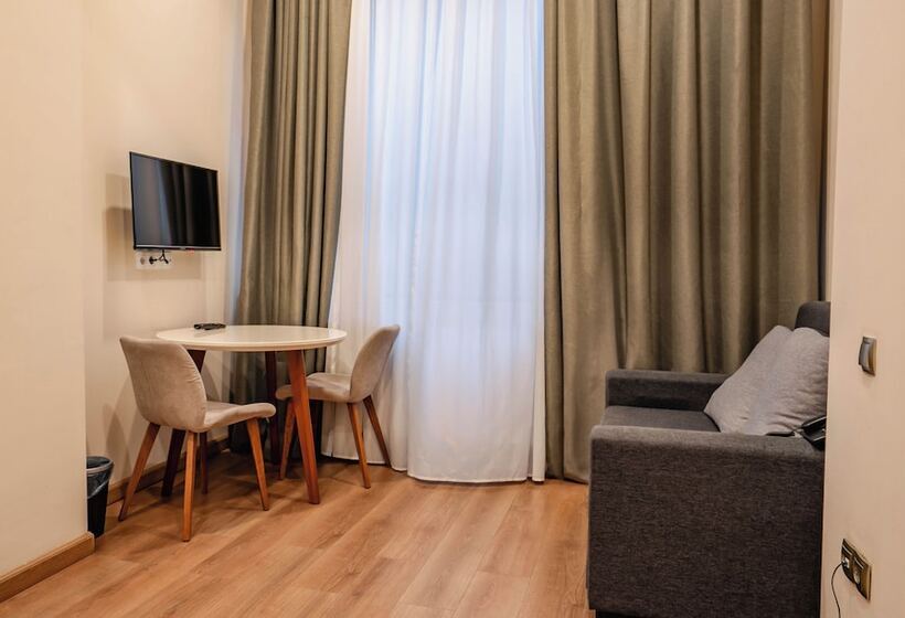 اتاق استاندارد سه نفره, Bakuriani Inn