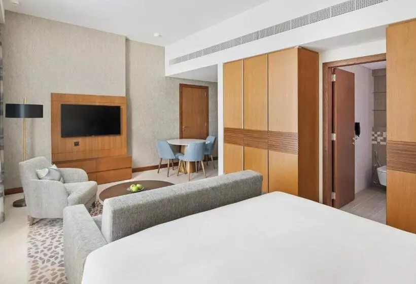 استودیو استاندارد با تخت کینگ, Staybridge Suites Dubai Al Maktoum Airport, An Ihg