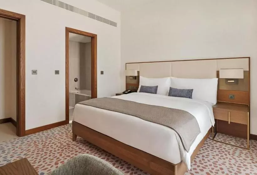 اتاق استاندارد با تخت بزرگ برای معلولان, Staybridge Suites Dubai Al Maktoum Airport, An Ihg