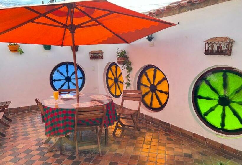 家庭间, Hosteria La Pintada