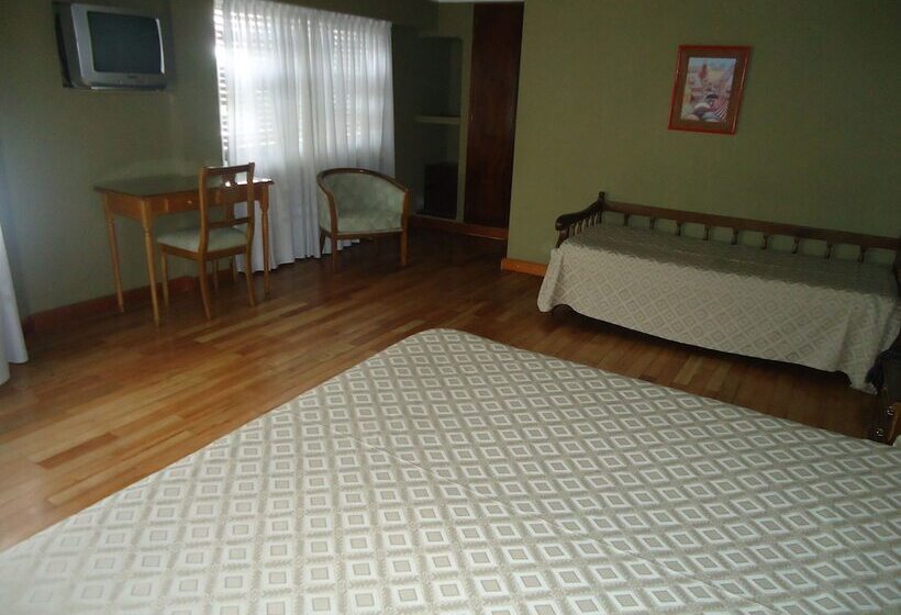 标准三人间, Gran Hotel Mercedes