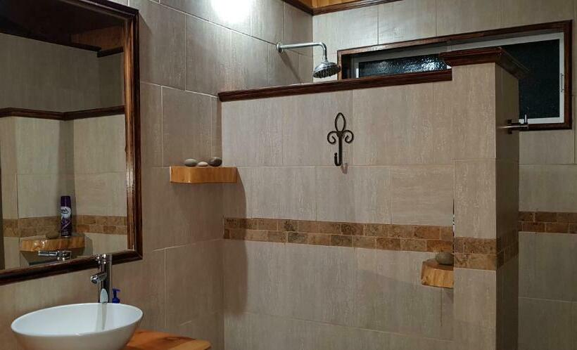 جناح مطلّ علي الجبل, Alto Ciprés