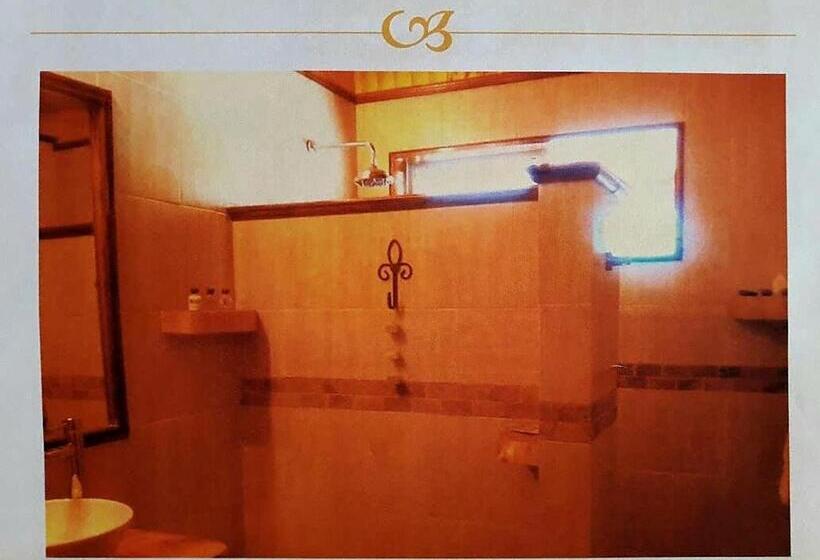 جناح مطلّ علي الجبل, Alto Ciprés