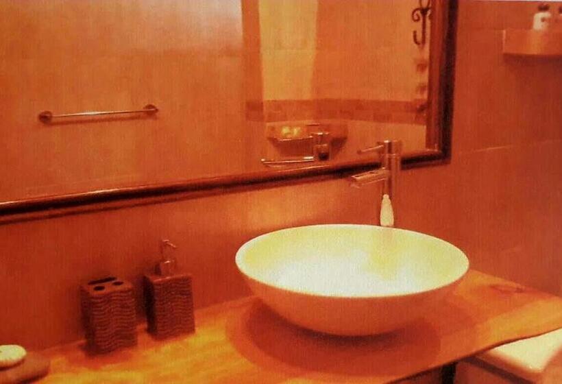 جناح مطلّ علي الجبل, Alto Ciprés