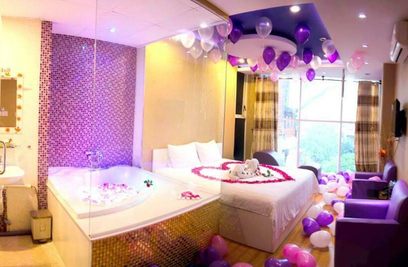 اتاق لوکس, Bonita Boutique