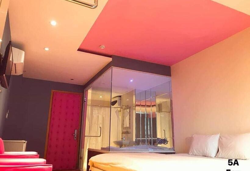 اتاق لوکس, Bonita Boutique