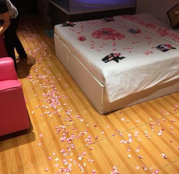 اتاق لوکس, Bonita Boutique