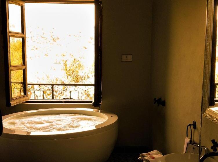 带露台的套间, Hacienda Tovares