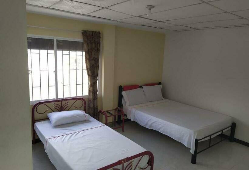 غرفة قياسية ثلاثية, Los Balcones