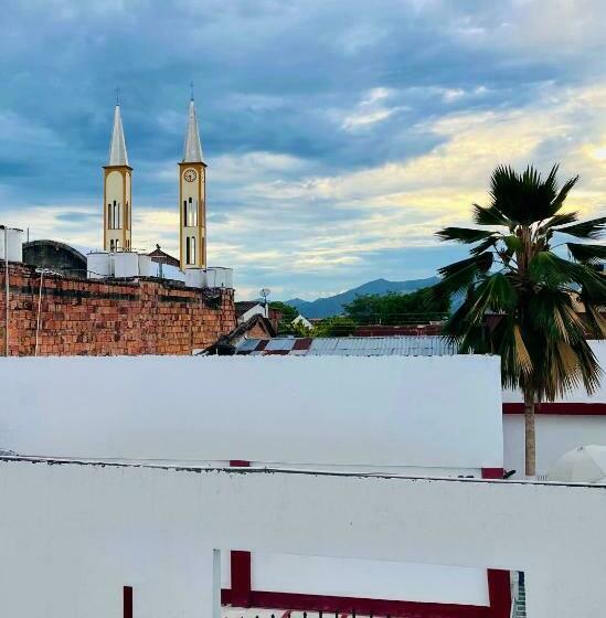 غرفة قياسية, Los Balcones