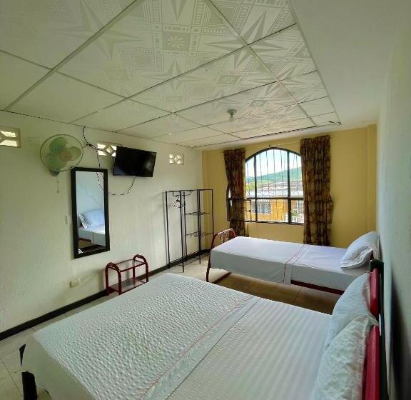 غرفة قياسية ثلاثية, Los Balcones