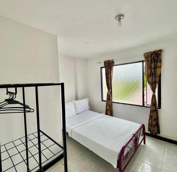 غرفة قياسية, Los Balcones