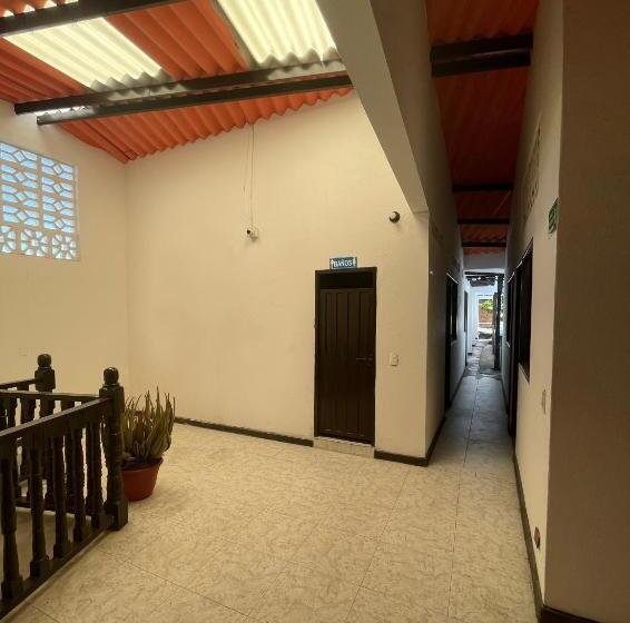 غرفة قياسية, Los Balcones