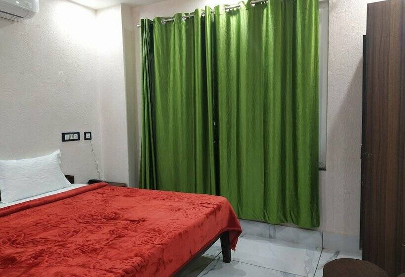 デラックスルーム, The Raja Palace