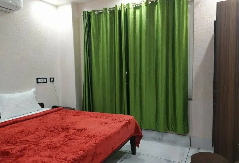 Chambre Deluxe, The Raja Palace