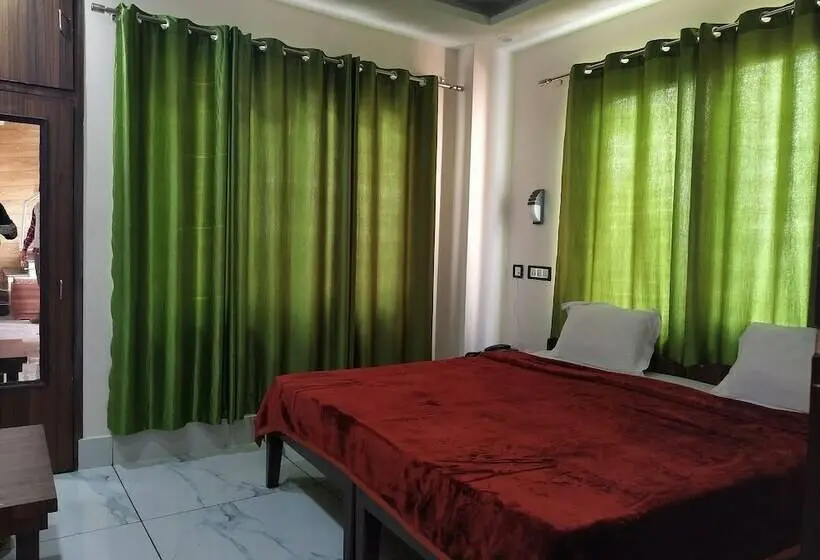 Chambre Deluxe, The Raja Palace