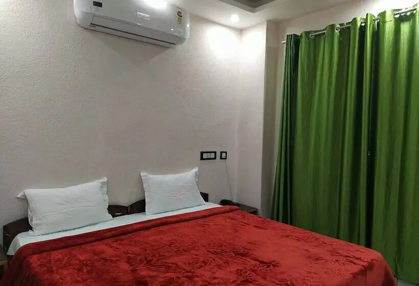 Chambre Deluxe, The Raja Palace