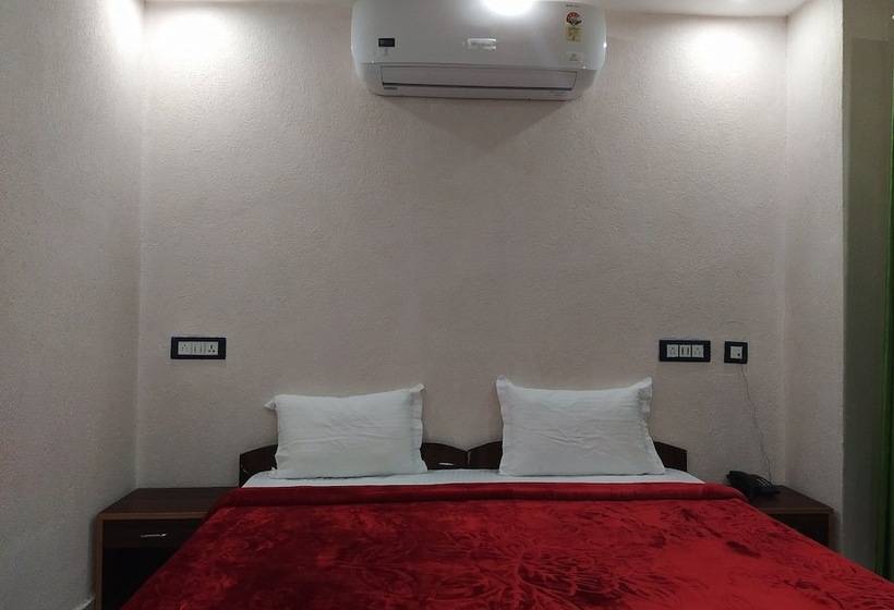 デラックスルーム, The Raja Palace