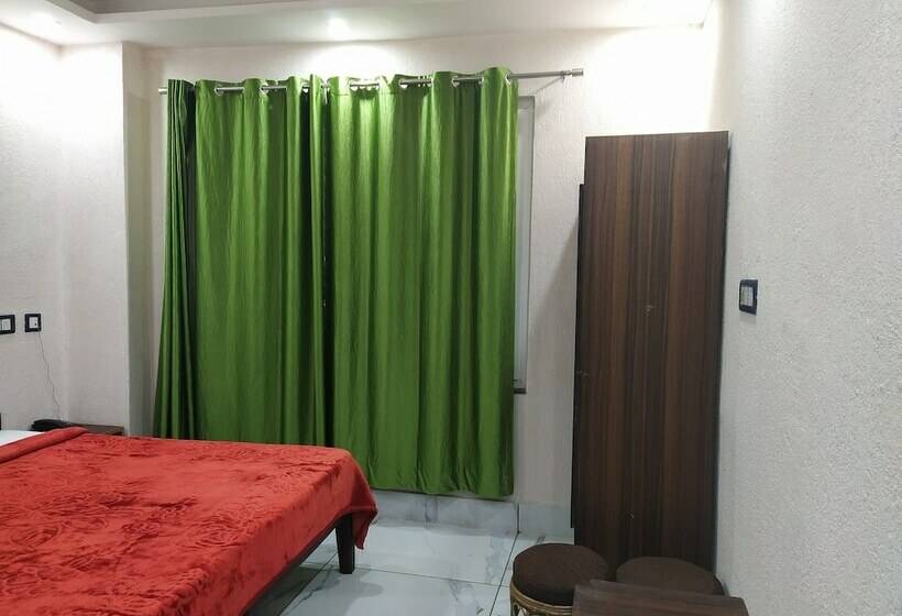 デラックスルーム, The Raja Palace