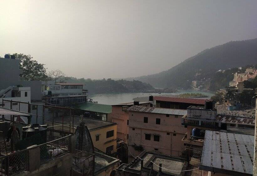 غرفة قياسية فردية, The Raja Palace