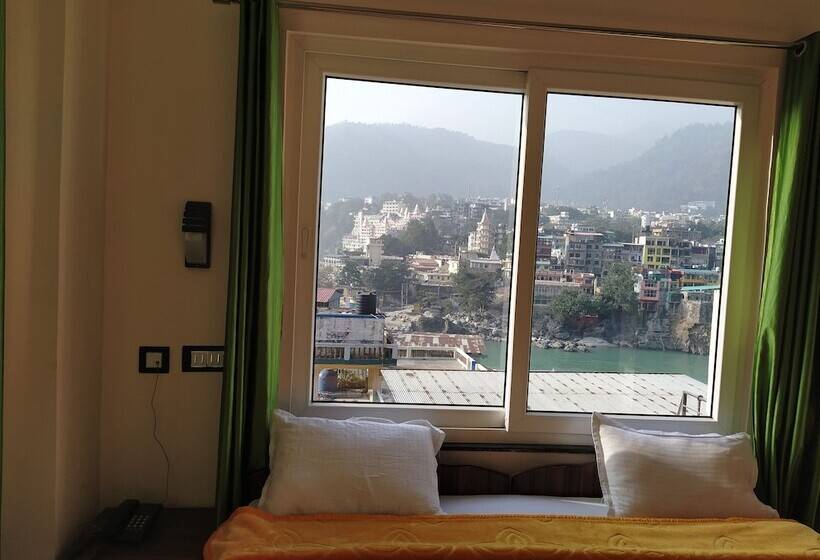 غرفة قياسية فردية, The Raja Palace