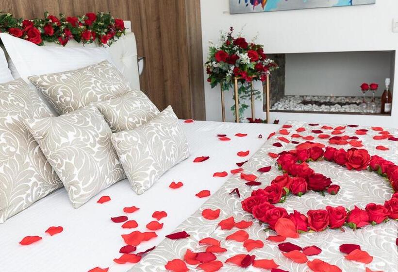 מיטת קינג בסוויטה, Libertg Hotels Spa