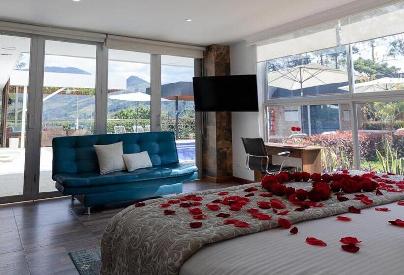 스위트 킹사이즈 침대, Libertg Hotels Spa