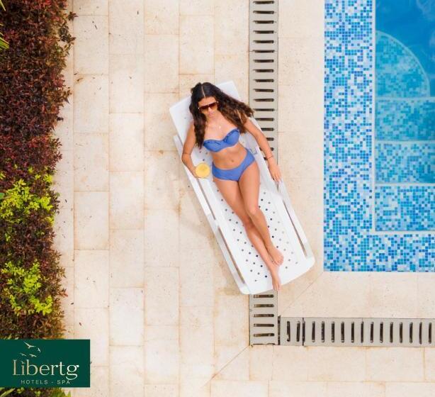 스위트 킹사이즈 침대, Libertg Hotels Spa