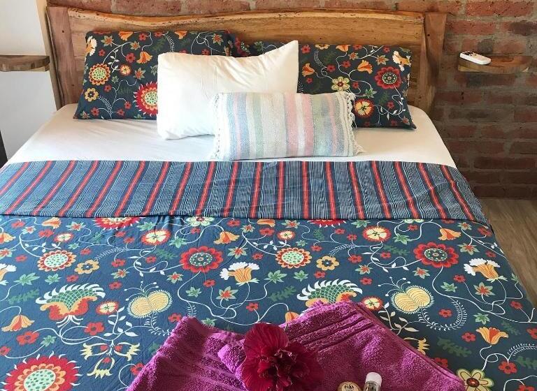 اتاق استاندارد با چشم‌انداز دریا, Ganso & Búho