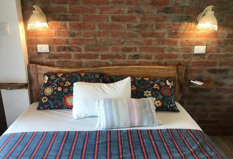 اتاق استاندارد با چشم‌انداز دریا, Ganso & Búho