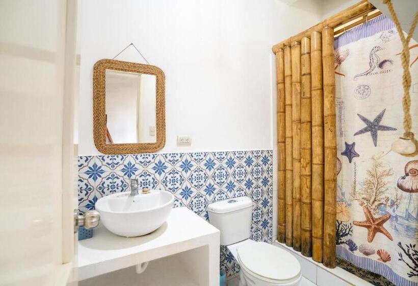 اتاق خانوادگی, Ganso & Búho