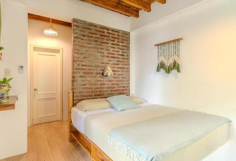 اتاق استاندارد, Ganso & Búho