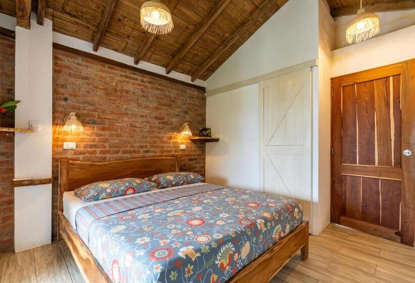 اتاق استاندارد با چشم‌انداز دریا, Ganso & Búho