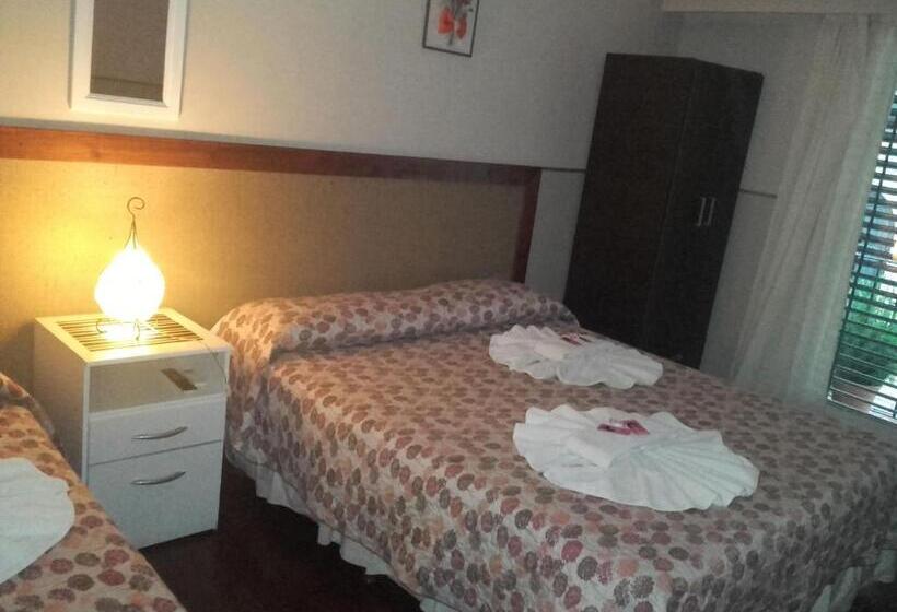 اتاق استاندارد سه تخته با سرویس بهداشتی مشترک, Posada La Casona