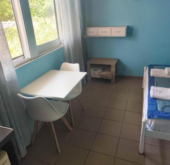 디럭스 스튜디오, Celeste Deluxe Apartments