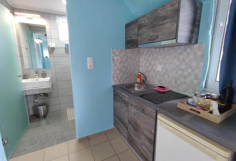 디럭스 스튜디오, Celeste Deluxe Apartments