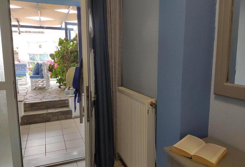 스탠다드 스튜디오, Celeste Deluxe Apartments