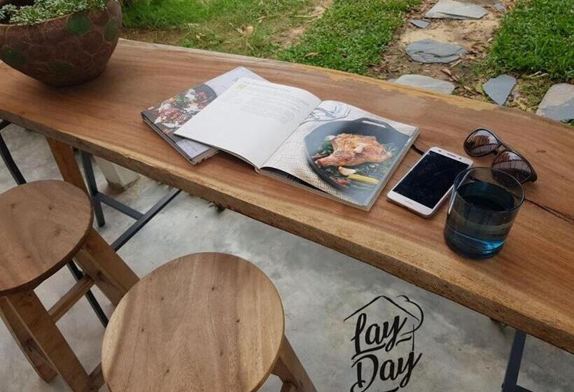コンフォートトリプルルーム, Lay Day