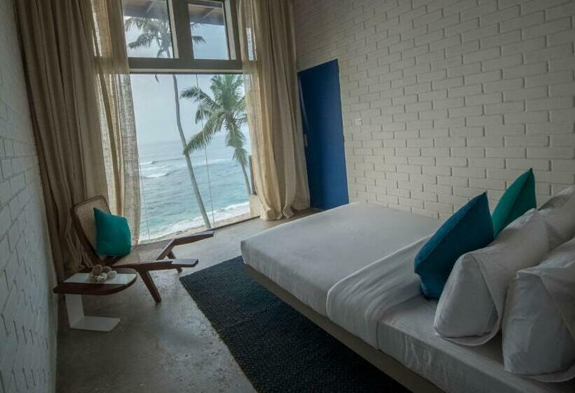 디럭스 룸, The Southern Gate