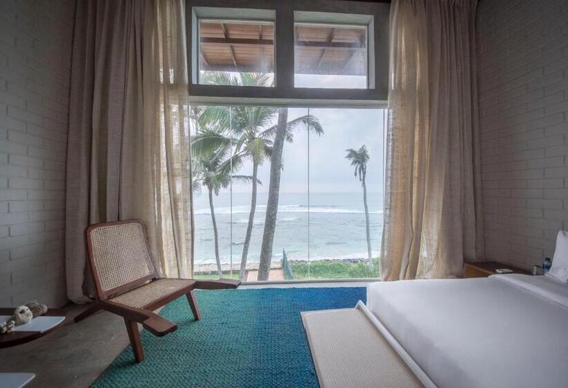 디럭스 룸, The Southern Gate