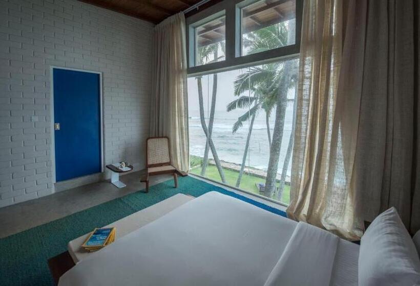 디럭스 스튜디오, The Southern Gate