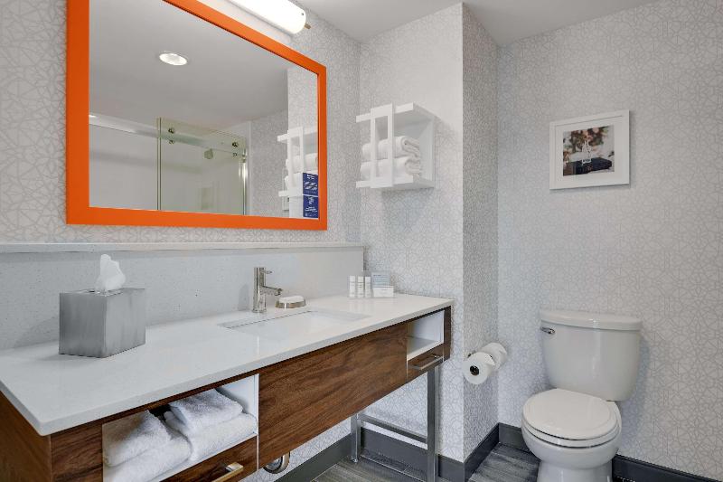 غرفة قياسية سرير كينج, Hampton Inn Salem Boston