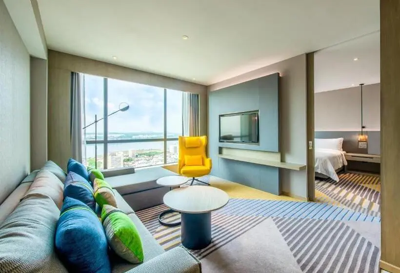 キングサイズベッドのスイートルーム, Holiday Inn Johor Bahru City Centre By Ihg