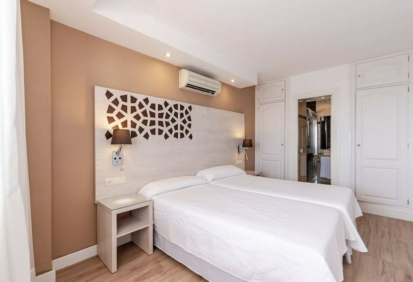 オーシャンビューのスーペリアー１ベッドルームアパートメント, Puerto Azul Marbella