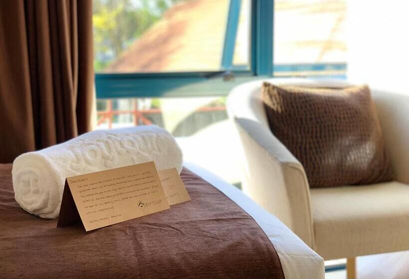 דירת חדר סופריור, Bush Inn Court Motel